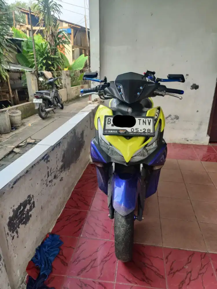 Jual motor Yamaha aerox 2023 kuning - biru LE