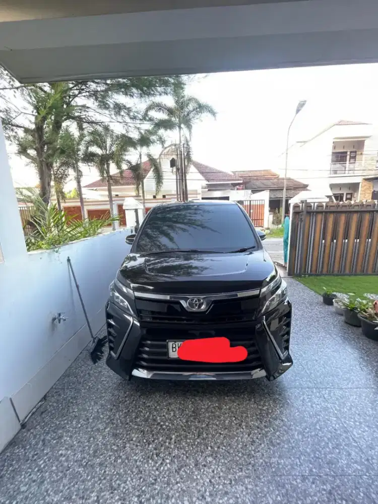 Toyota Voxy 2.0 automatic matic 2018