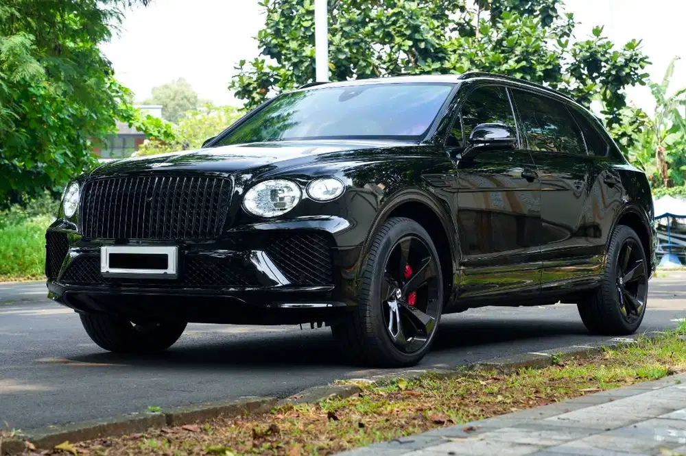 Bentley Bentayga EWB V8 Mulliner (2023) — Ultimate Luxury SUV