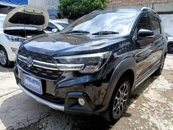 DP MURAH Suzuki XL7 1.5 Zeta Bensin-MT 2022 Hitam CAJVD