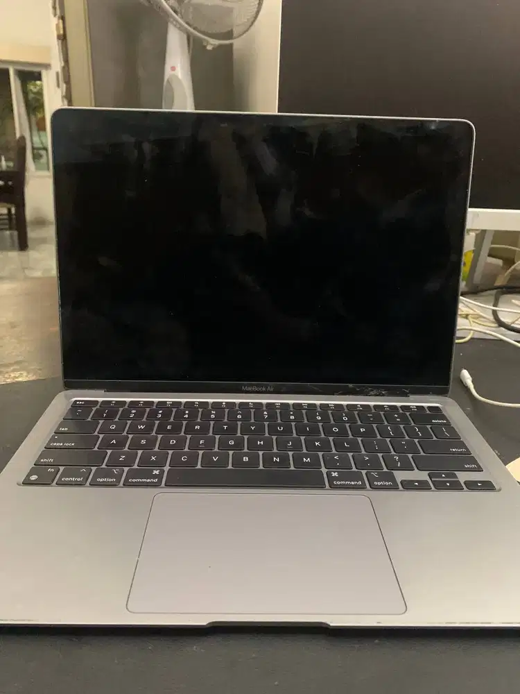 Macbook Air M1 minus space gray