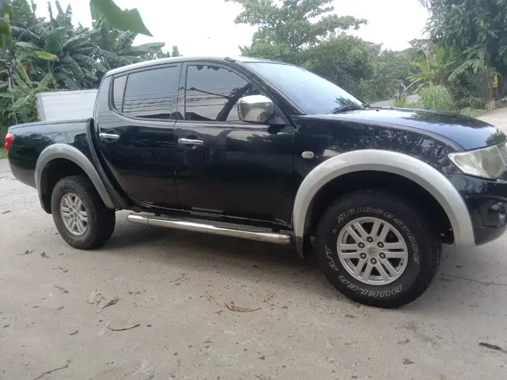 Mitsubishi Triton GLS 4x4 MT 2011 Hitam TERAWAT