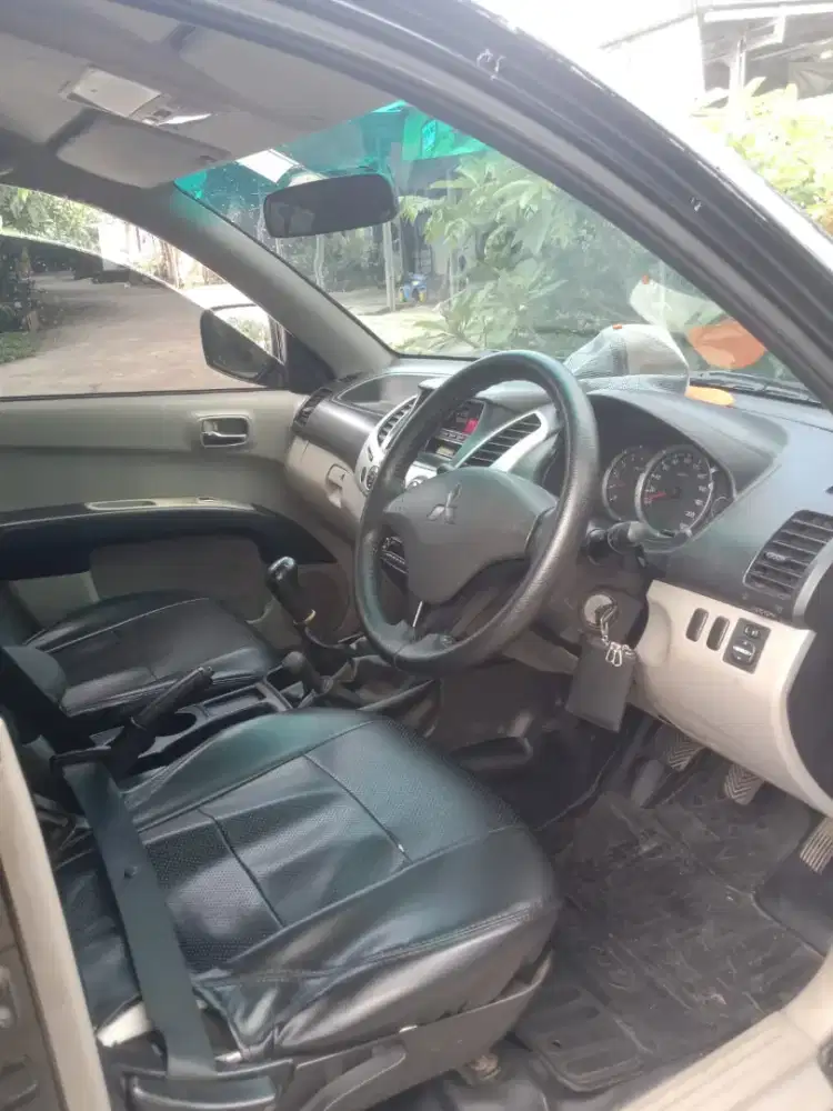 Mitsubishi Triton GLS 4x4 MT 2011 Hitam TERAWAT