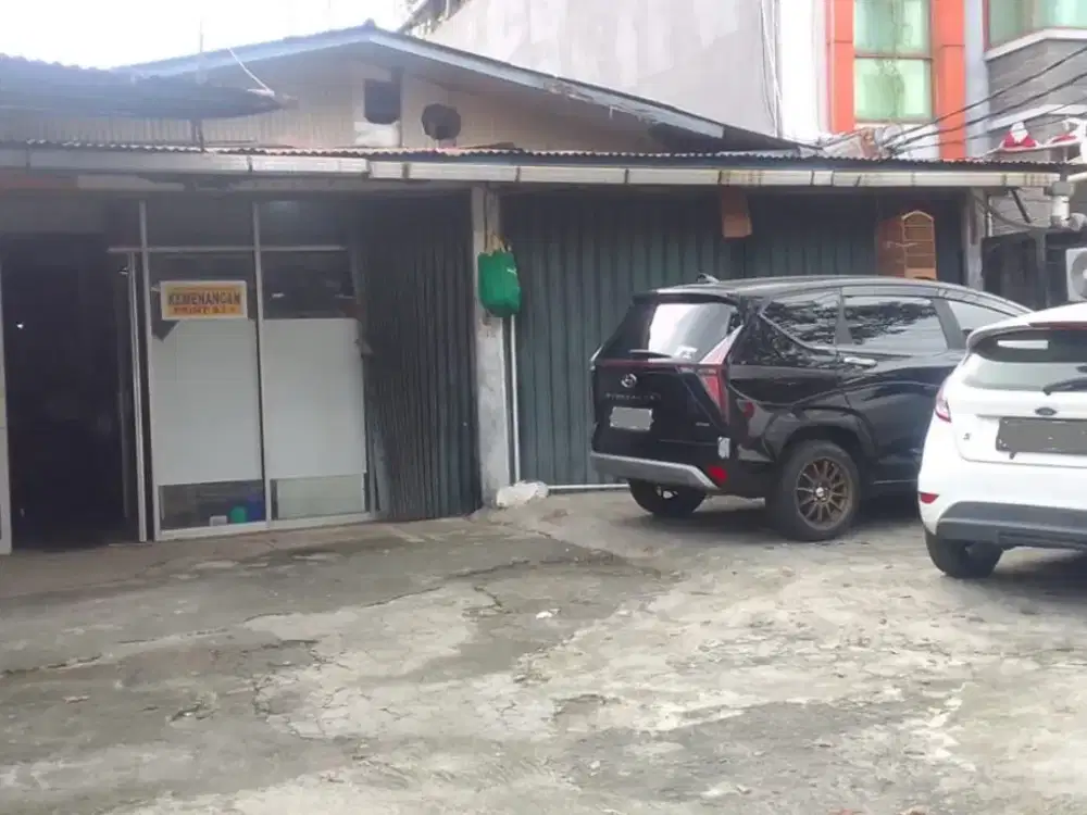 Gudang Usaha Di Lokasi Komersial, Strategis Di Mampang Prapatan, Dijual Di bawah NJOP.