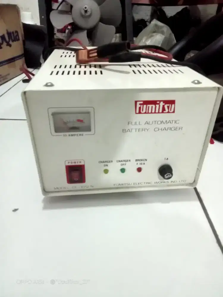 Charger aki Fumitsu full automatic battery charger model CF-1012 N