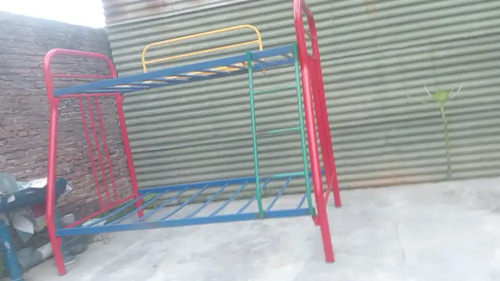 Jual tempat tidur masih 95 persen.