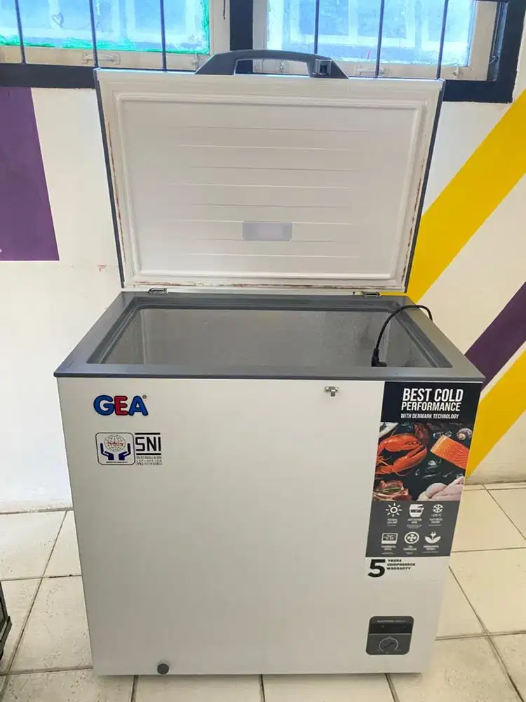 chiller/freezer lemari pendingin Gea