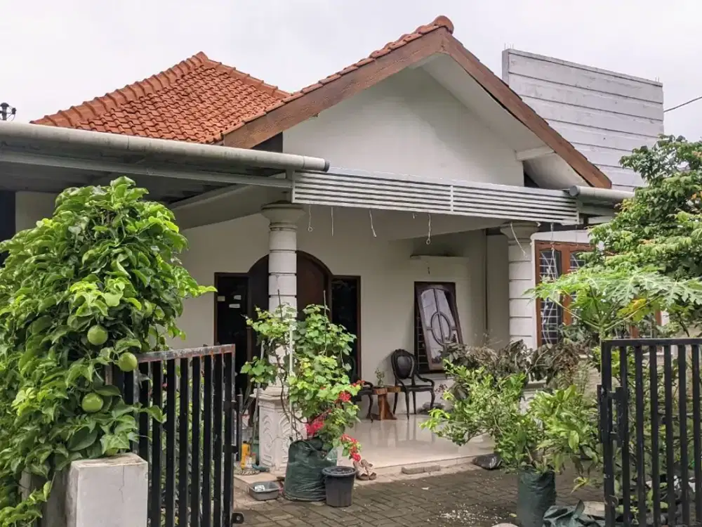 Rumah dengan Tanah Luas di Tegaltirto Berbah Sleman