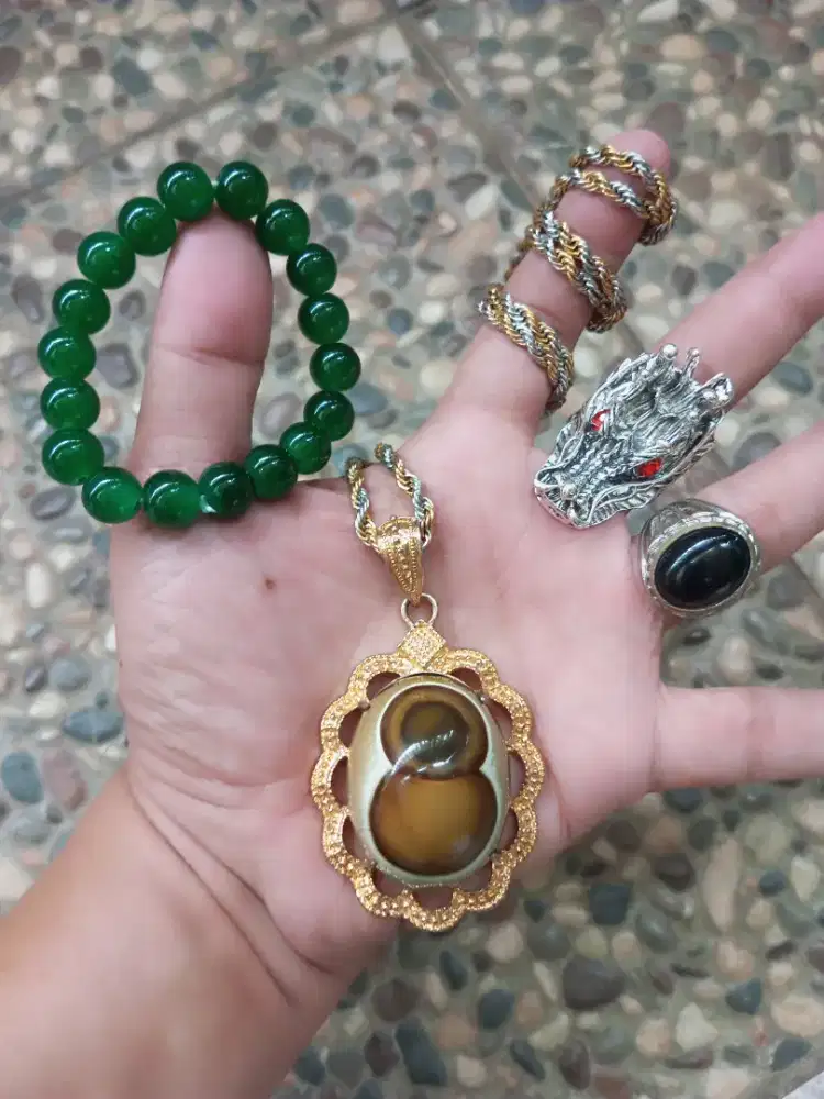 Batu Motif ANGK 8 dan Hadiah