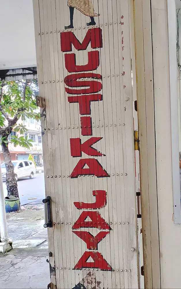 Cari pegawai perempuan