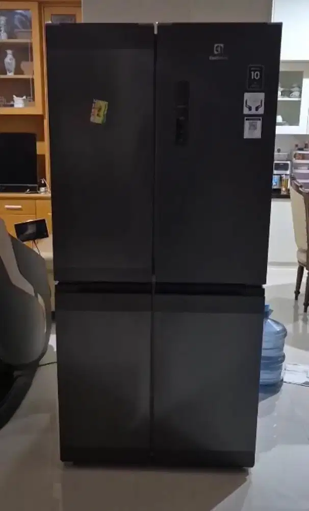 Kulkas 4 pintu baru Electrolux