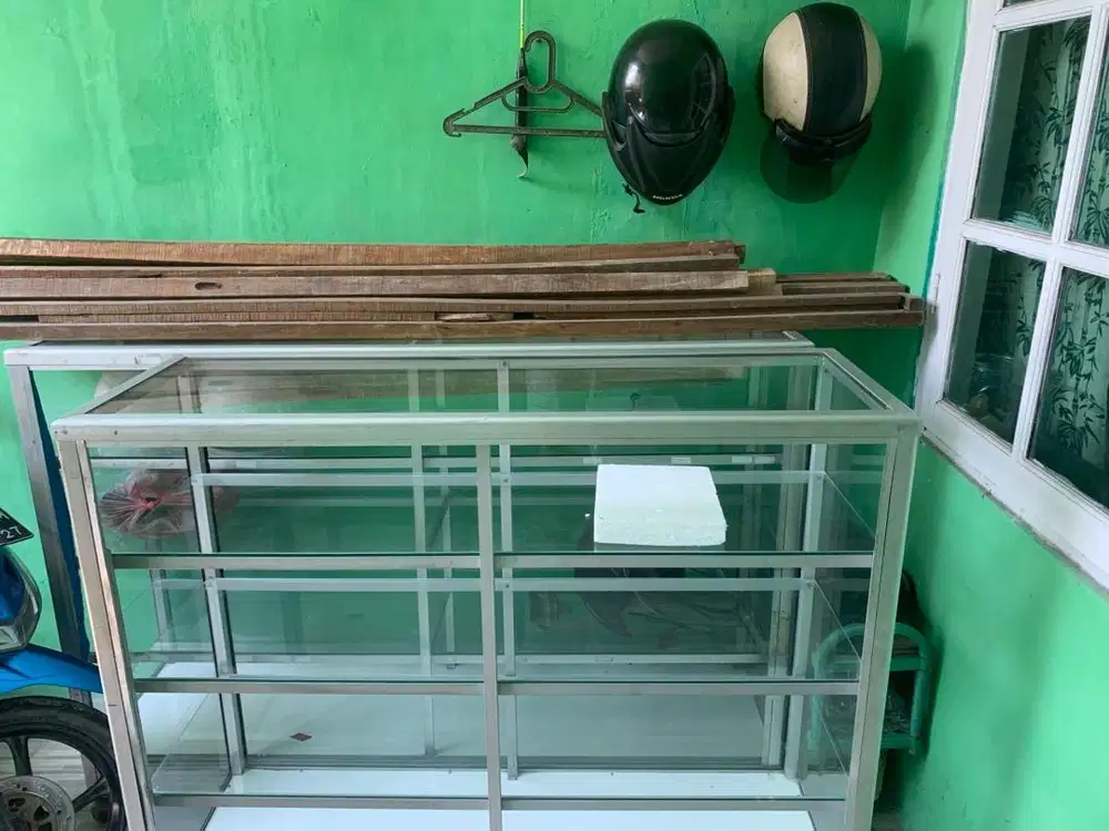 Etalase bekas murah