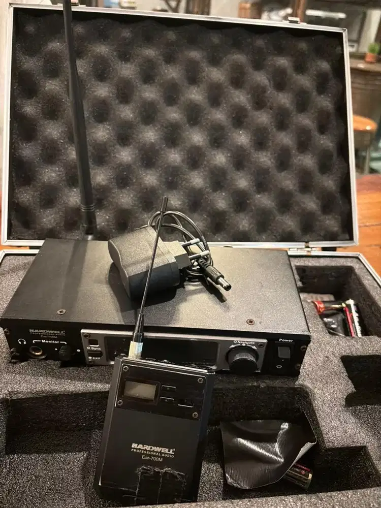 IN EAR MONITOR WIRELESS FULLSET HARDWELL IEM700