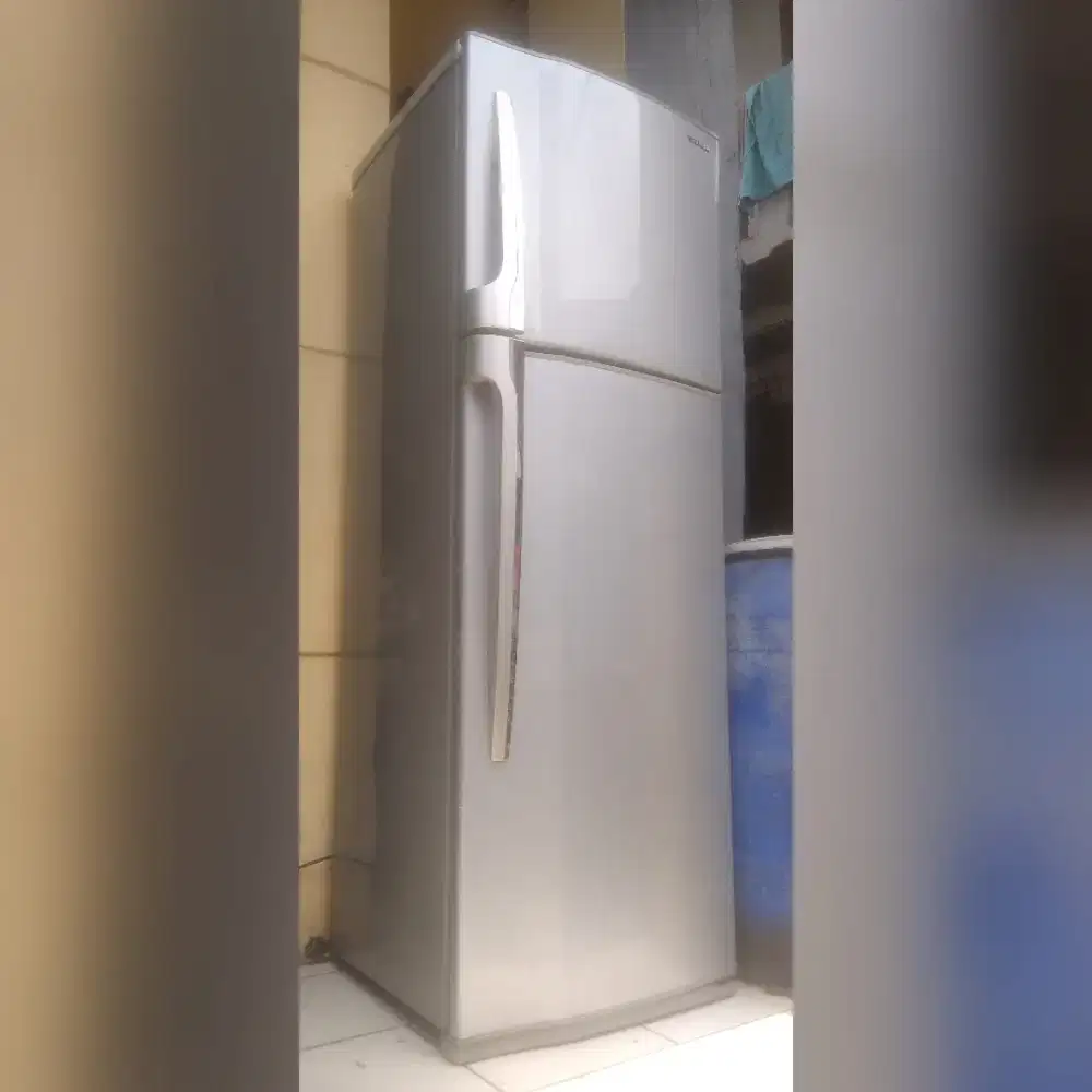 Kulkas 2 Pintu Toshiba Normal Dingin Beku Joss No Kendala Siap Pakai