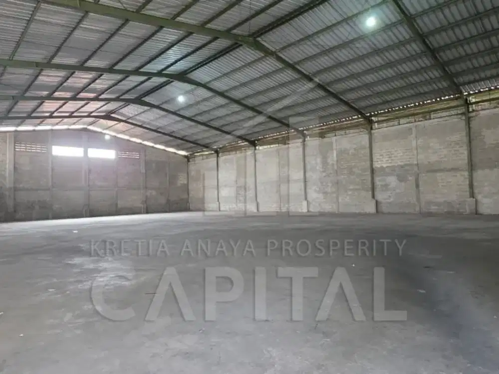 3 GUDANG KONSTRUKSI BAJA BERSIH SIAP PAKAI DI PERGUDANGAN KOPO KATAPANG