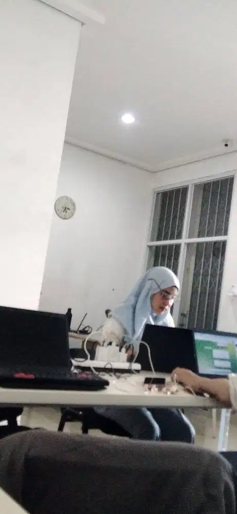 di butuhkan desk collection