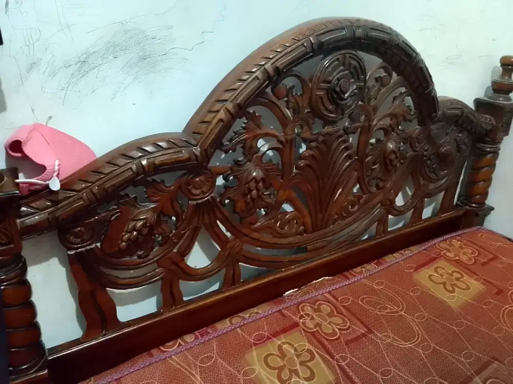 Dipan Jati tiara anggur tempat tidur no. 2 jati asli