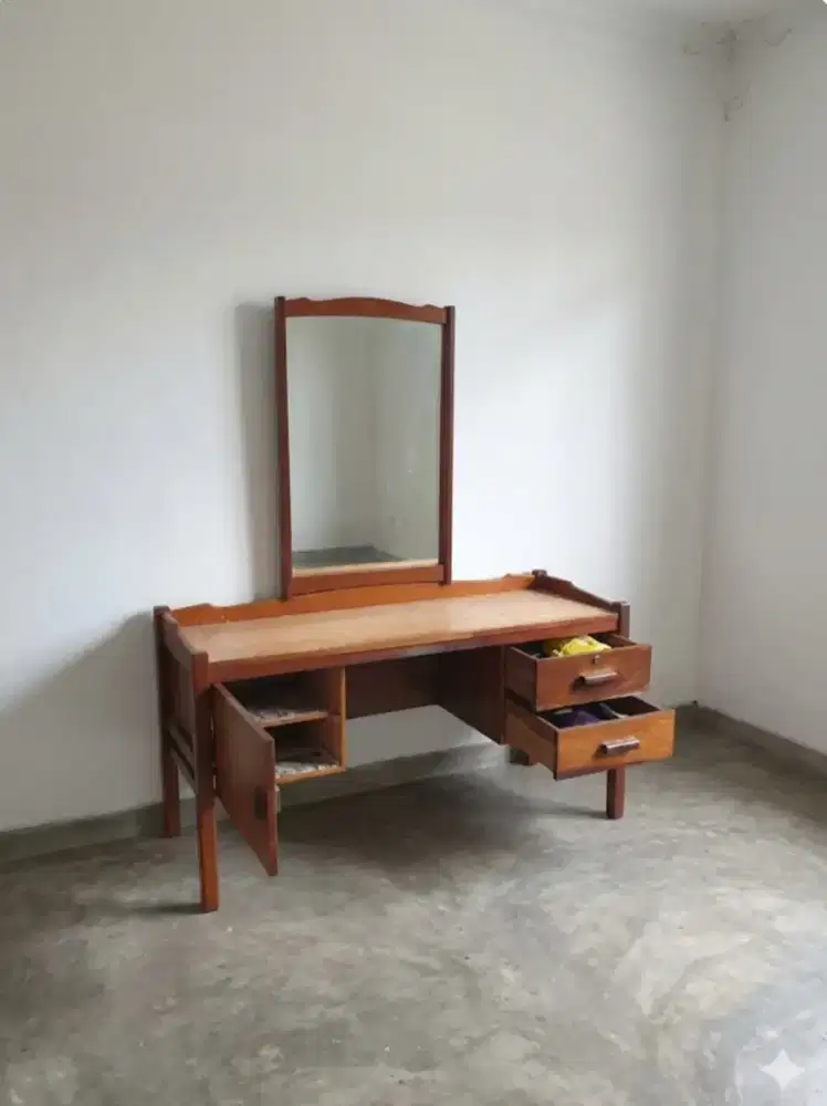 Meja Cermin Hias Salon Klasik Jati