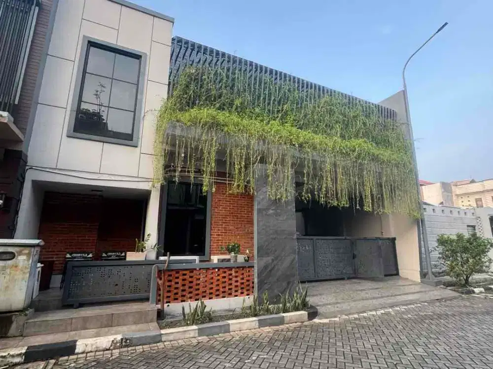 Rumah Dua Lantai dengan Kolam Renang Pribadi di The Address Cibubur samping Citra Gran