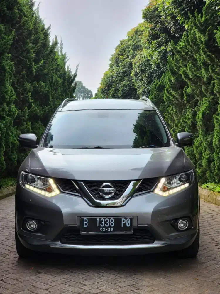 Dijual Xtrail t32 2.5 AT Abu-abu - Nego