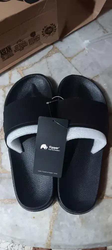 Sendal fipper black
