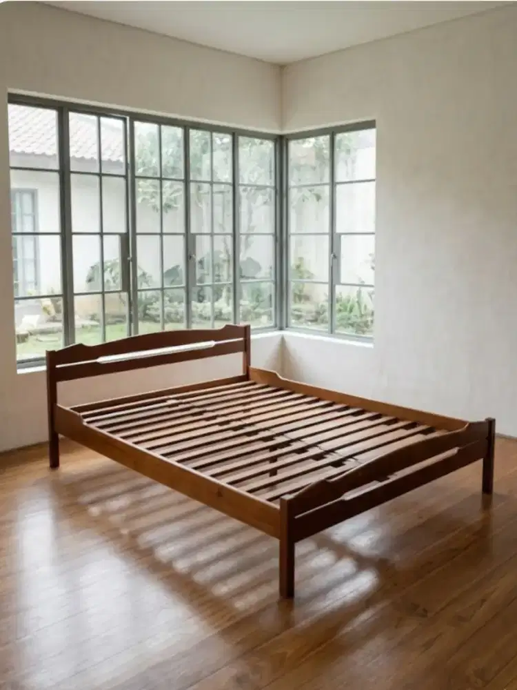 Ranjang Tidur Risbang Jati Klasik Simpanan