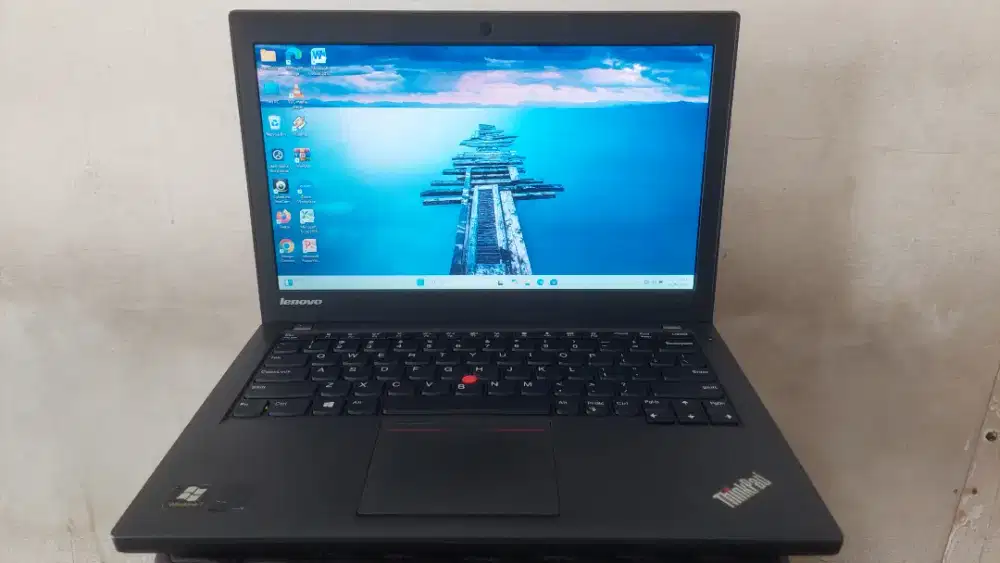 JUAL LAPTOP LENOVO THINKPAD X240 INTEL CORE I5-4300U RAM8GB SSD128GB
