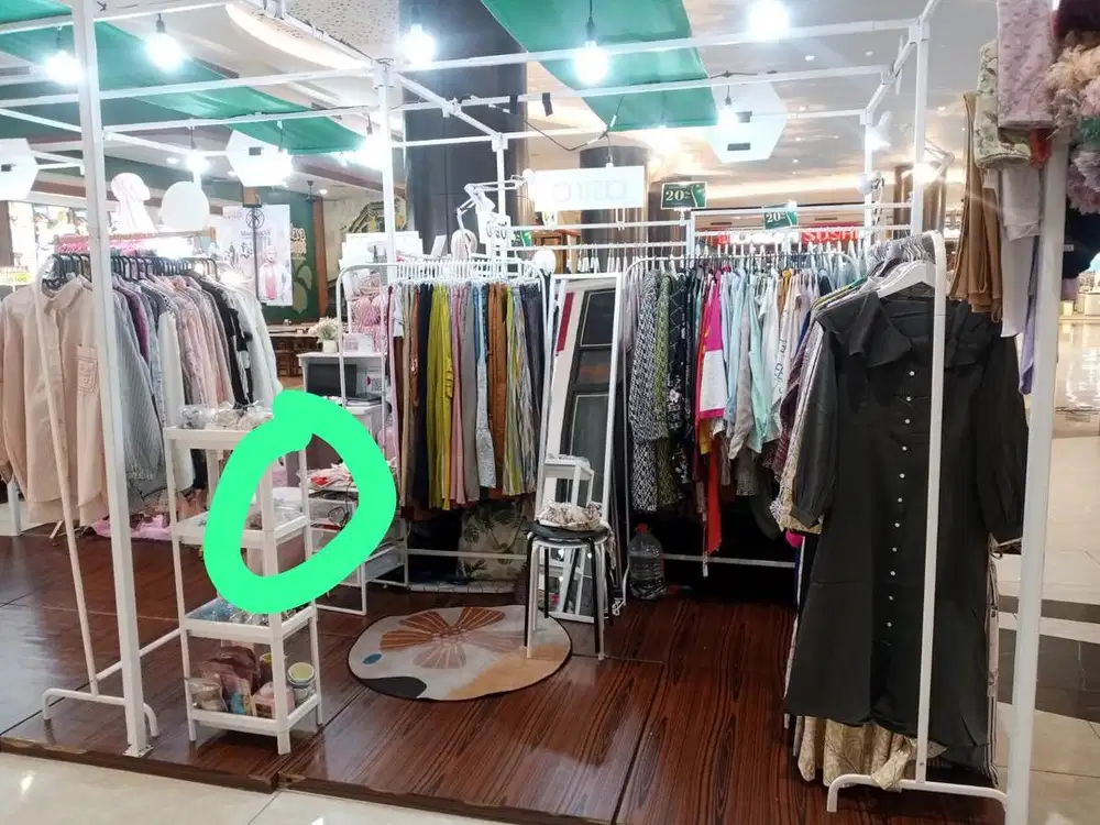 SPG perempuan untuk pakaian bazar pakaian muslimah