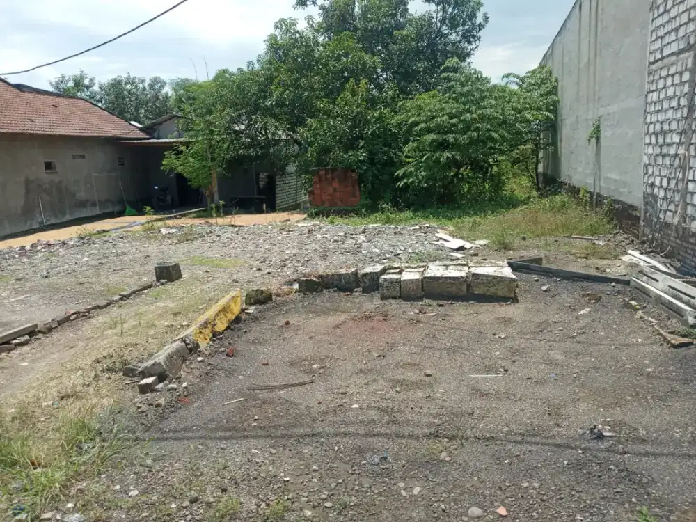 Tanah pinggir jalan raya Gresik