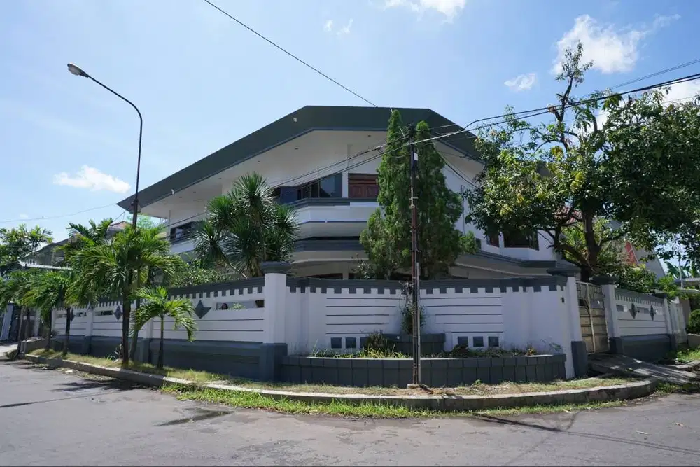 Dijual Rumah Dharmahusada Indah 2 Lantai Hook Siap Huni Terawat