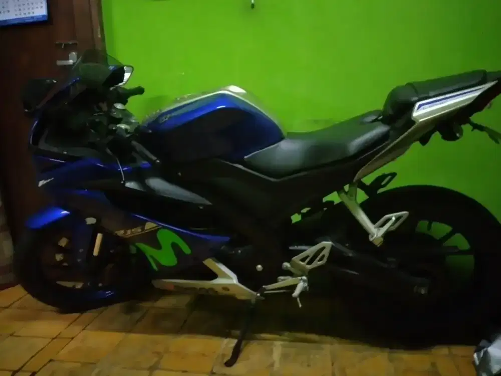 dijual motor V3 R15 warna biru