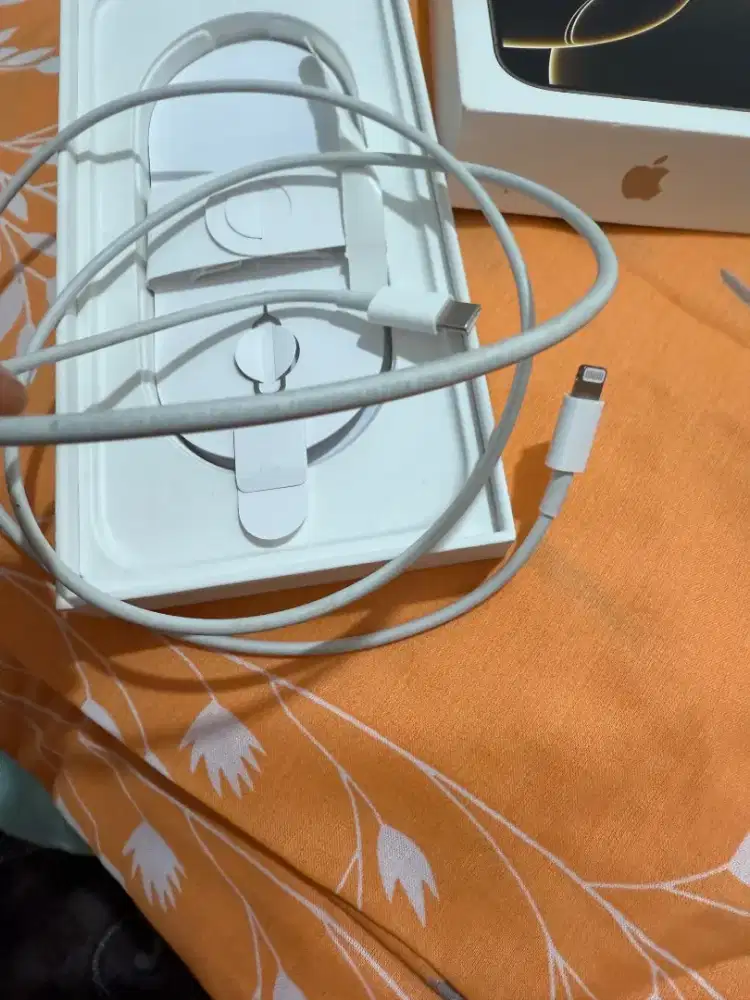 Kabel usb type c asli/ori punya dari iphone 13 ibox