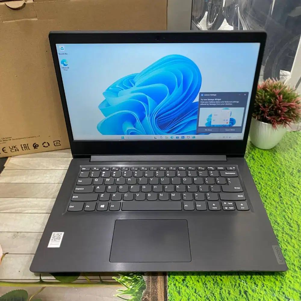 Lenovo V14-ADA AMD 3020e 8GB 256GB 14 HD AMD Radeon 2GB Windows 11