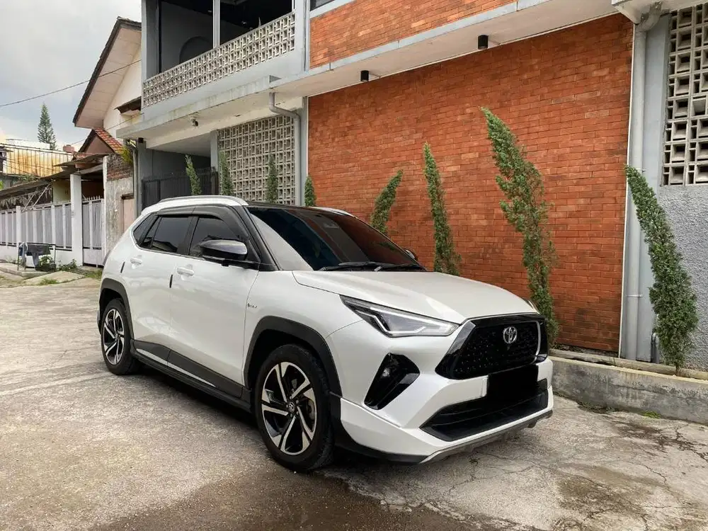 Km26rb - Yaris Cross Hybrid GR TSS matic 2023 Putih