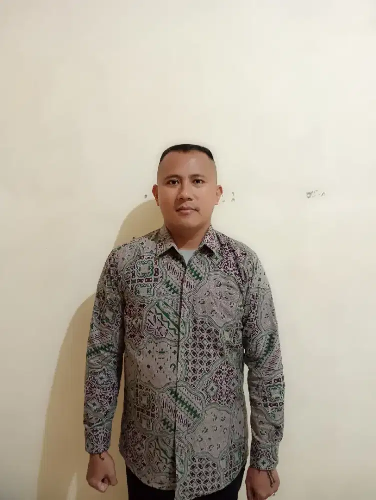 Mencari kerja sebagai driver pribadi.