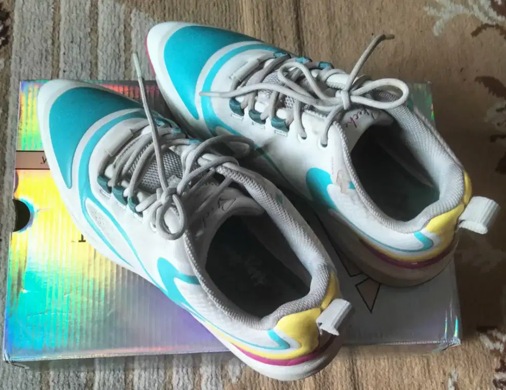 DI JUAL SEPATU ANAK WANITA BRAND SKEECHERS NO 37