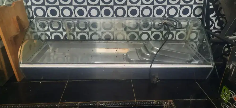 Kabinet penghangat dan pemajang makanan siap saji