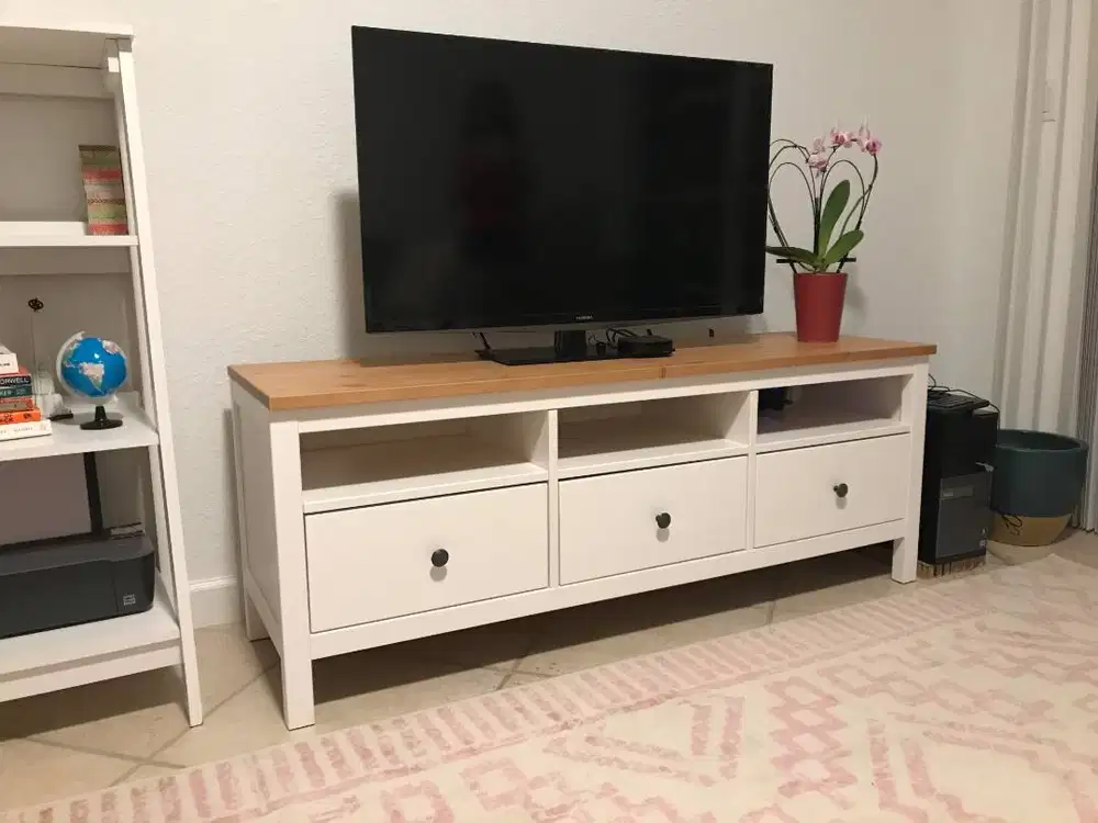 Meja TV Hemnes IKEA
