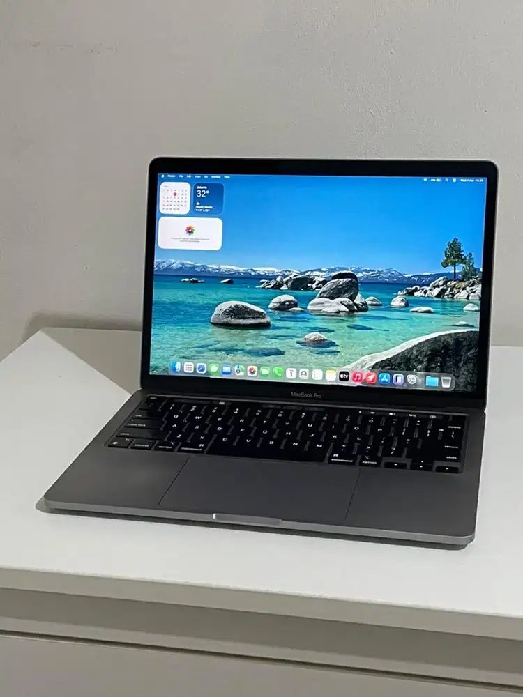 MacBook Pro 2020 M1 13 inch 8/256