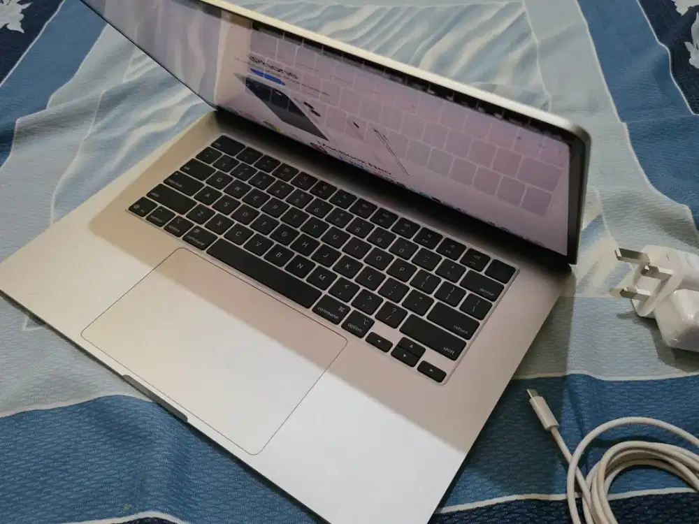 Apple MacBook Air 15 inch M4 16/512 Like New