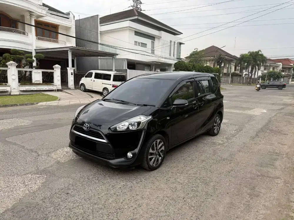 Km78rb - Sienta V matic 2017 Hitam