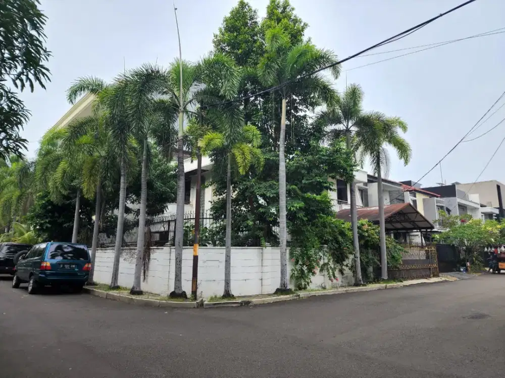 DIJUAL RUMAH HOEK DEPAN TAMAN DI JANUR ELOK KELAPA GADING