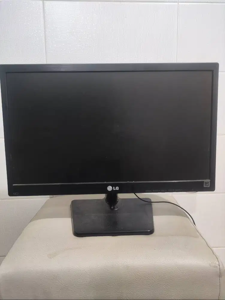 LED Monitor Komputer LG 20inch wide 20M37A-B Preloved bekas