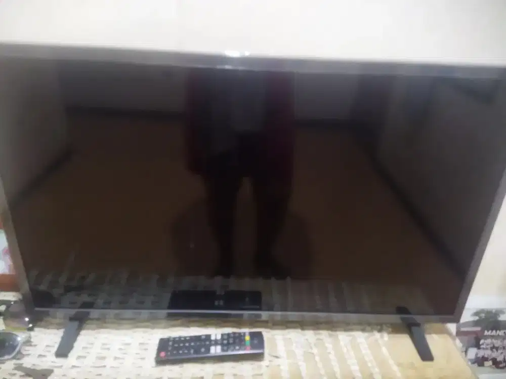 Dijual satu buah Smart TV LED 34 merk LG