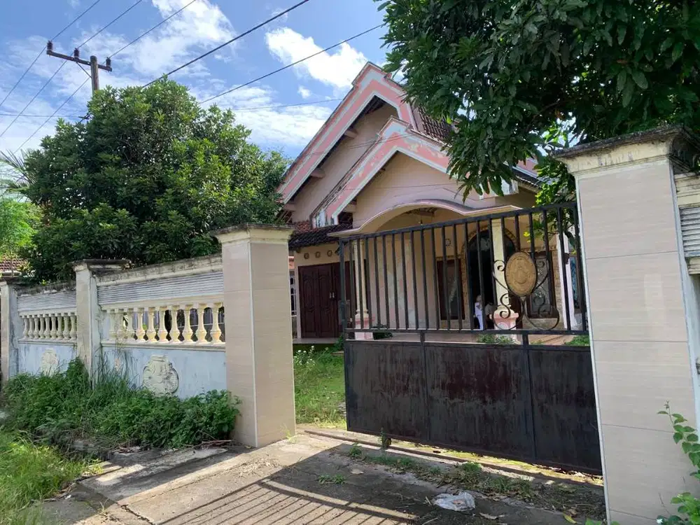Rumah tepi jalan raya