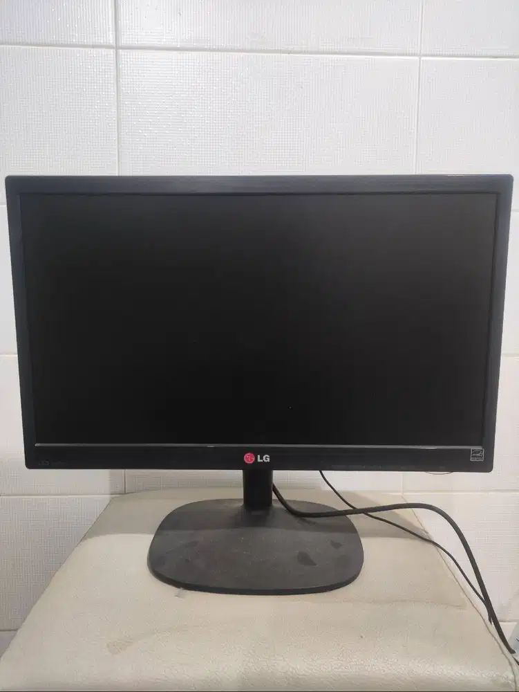 LED Monitor Komputer LG 20inch wide 20M35ASA Preloved bekas