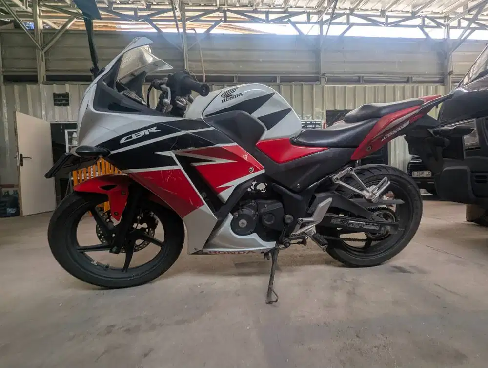 HONDA CBR 150R TAHUN 2015