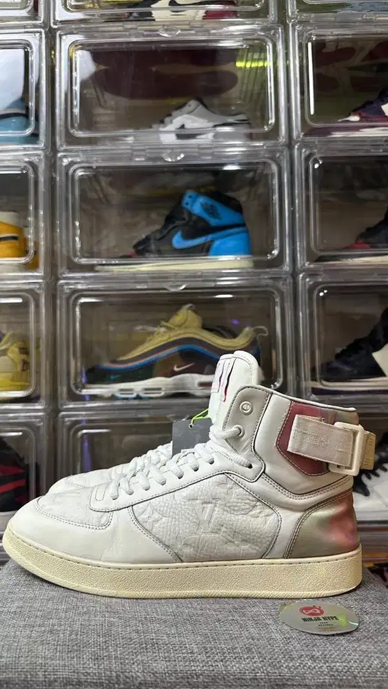 LOUIS VUITTON RIVOLI ANKLE SNEAKERS WHITE WITH IRIDESCENT BACK