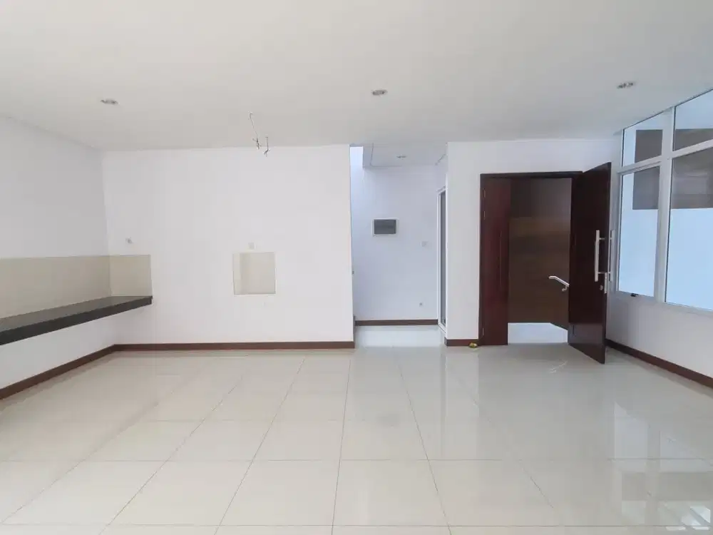 DIJUAL CEPAT  RUMAH 3 lantai di cluster asera one east harapan indah bekasi barat