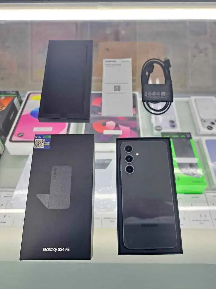 Second Samsung Galaxy S24 FE 8/256GB Graphite Ex Resmi SEIN Fullset